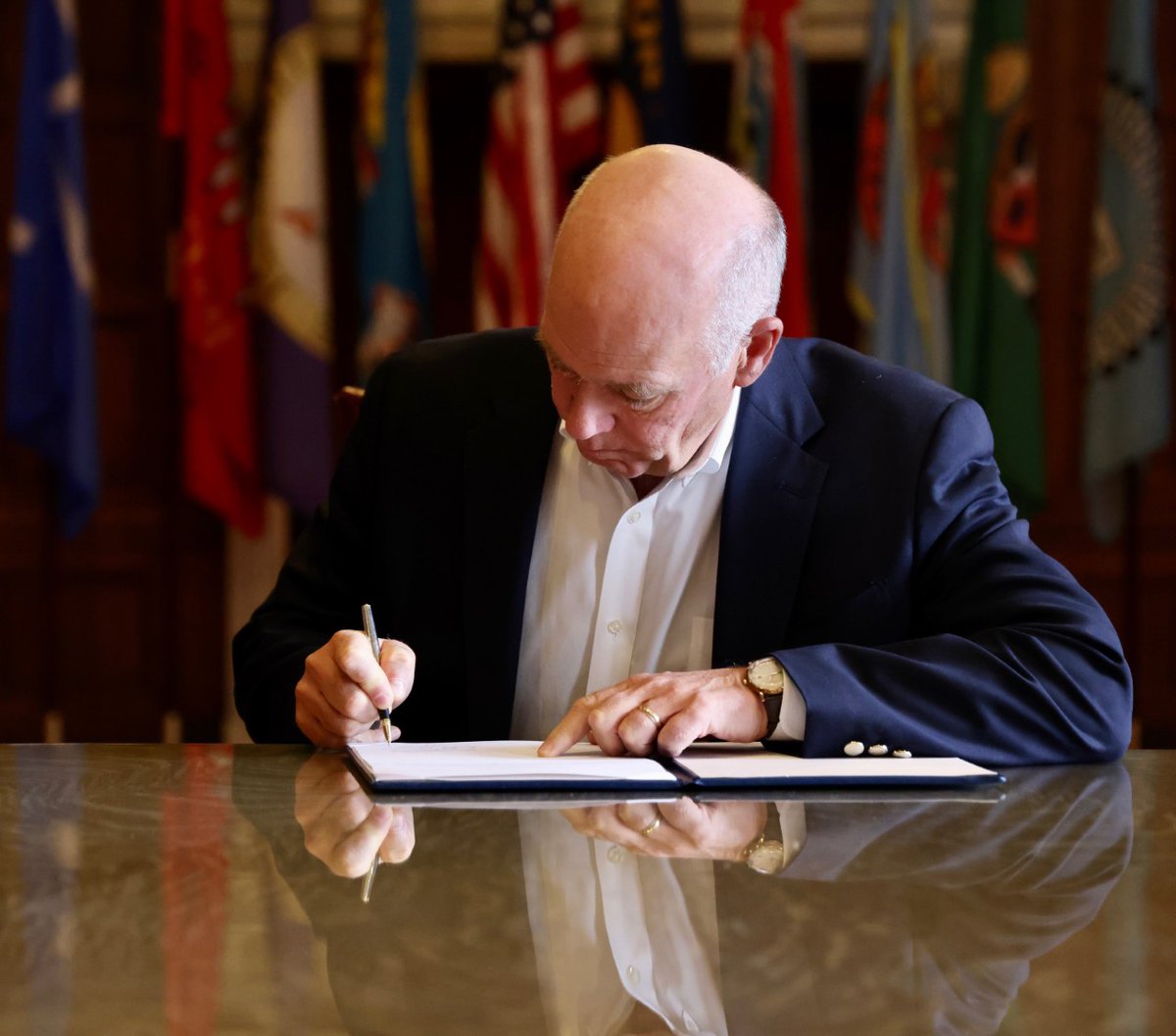 My full story on <a href="/GovGianforte/">Governor Greg Gianforte</a> signing #Montana #TikTok ban  and also including a shot at other apps with ties to "foreign adversaries". Will lawsuits follow? The Governor says it's government's responsibility to protect privacy. newstalkkgvo.com/montana-inks-t…