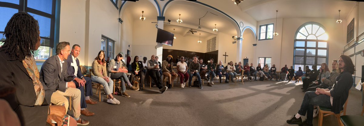 Shoutout to the FIRST Neighborhood Network Night (NNN) in Detroit-Shoreway! 

The room is packed, the energy is palpable. 

“You should be here!”

If you’re interested in attending the next Detroit-Shoreway NNN, please reach out to my guy, <a href="/moses_ngong/">Moses Ngong</a>! 🙏

#NeighborUp!