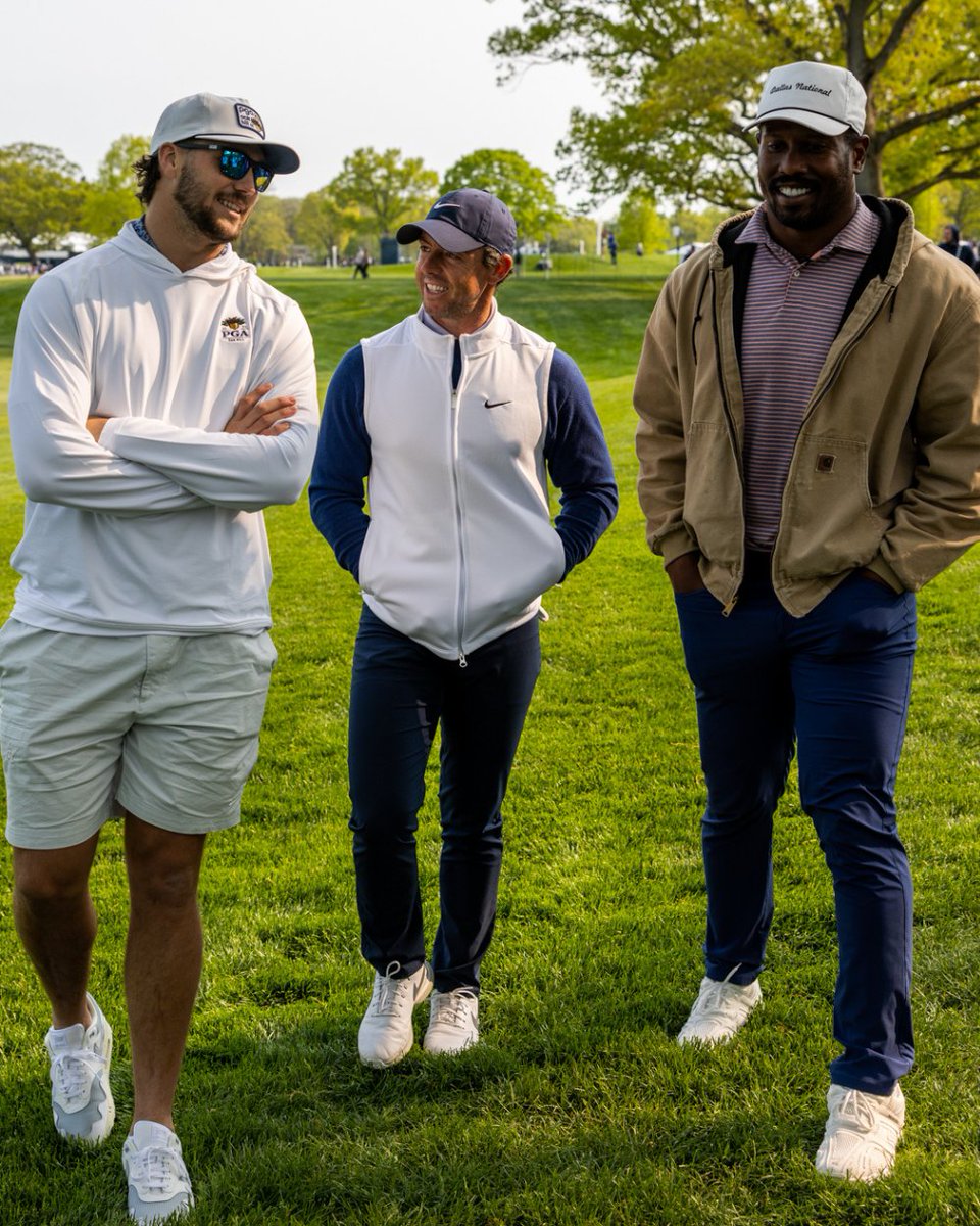 You never know who you are going to run into at the PGA Championship. 

#PGAChamp | @mcilroyrory @joshallenqb @vonmiller