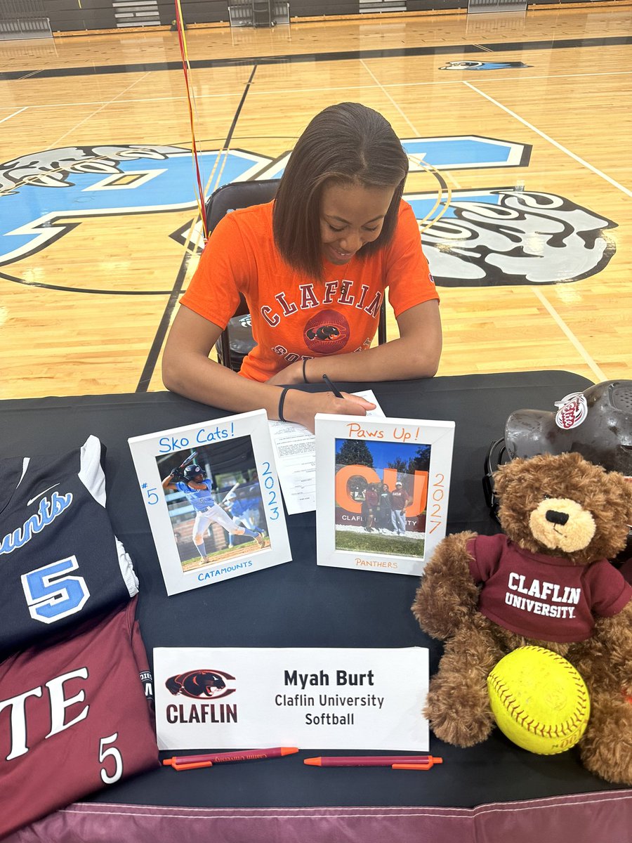 myah_burt's tweet image. Panther Creek Spring sports signing day!! Can’t wait to be a Panther! #alwaysacatamount #PawsUp @ClaflinSoftball @CoachA2320 @PantherCreekSB @NCEliteTriangle