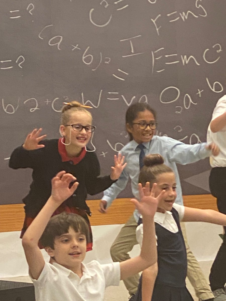 marzolfmarty's tweet photo. What a night for the arts at Marzolf Primary! A scintillating art show and a rousing musical called "The Principal and the Pea!" Thank you Mrs. Evans, Mrs. Joseph, Mrs. Mihalyi and all staff who supported this evening for such a SPLASH performance! https://t.co/dGGmnhF0AM