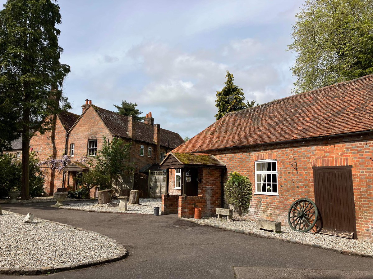 EmmaSeaney's tweet photo. Looking forward to photographing Friday’s wedding at this stunning venue in Reading; The Old Mill 📷
#theoldmillaldermaston https://t.co/H12jUtAbiW