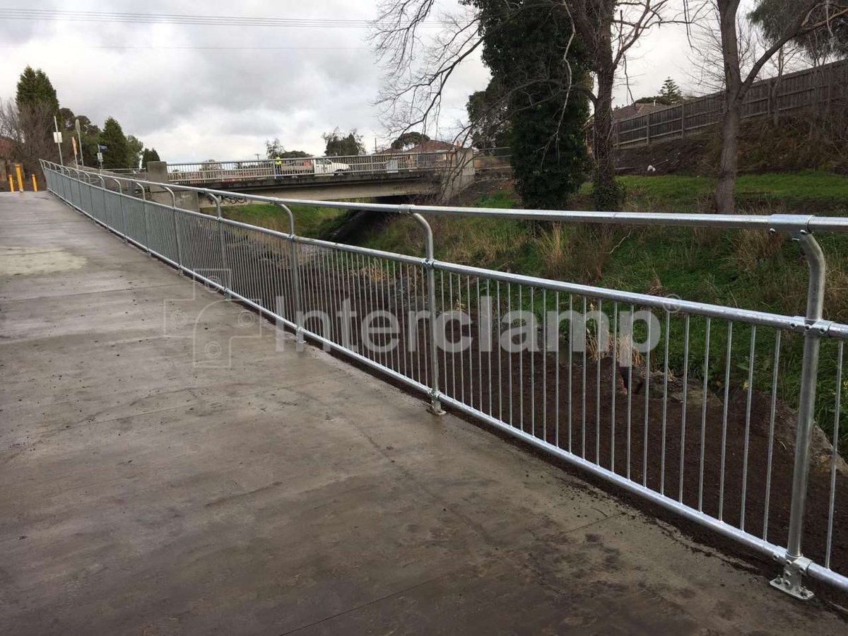 InterclampAU's tweet photo. Check out these fantastic photos featuring our CycleSafe system 🚴. They display one of the numerous styles available in our CycleSafe 6000 Series.

To learn more about our CycleSafe systems ➡️ https://t.co/ogESuQJiuu

#CycleSafe #Safety #Austroads #Interclamp #Modular #TrustGenu https://t.co/fUsli8Bwyc