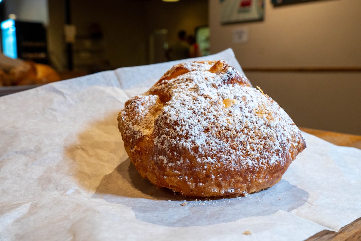 breadlounge's tweet image. Almost too pretty to eat..... almost. Ricotta Cheese Danish
