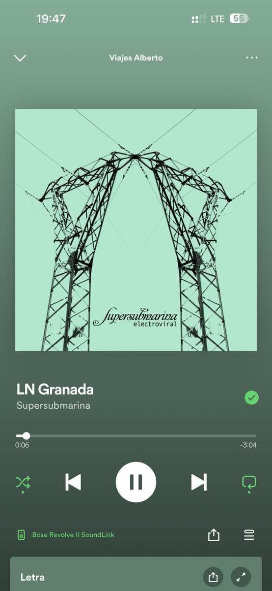 lilcabeSa's tweet photo. Un día le puse esta canción a la chavala que me molaba y me dijo que era una mierda👍🏽 https://t.co/0CFS5IKY7U