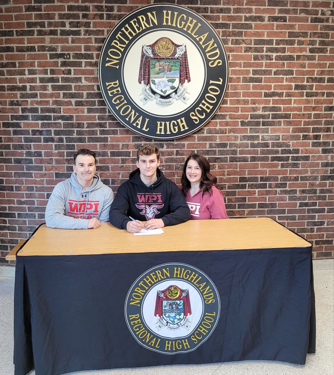 VarsityAces's tweet photo. Congrats to the following Northern Highlands athletes who made their college picks: 
Zach Chostaka, Stonehill (football)
Chase Fishman, MIT (football)
John Lavinio, WPI (football)
Zach Madison, UConn (football)
Cole Asplund, Alvernia (baseball) https://t.co/cSqir8zYDA