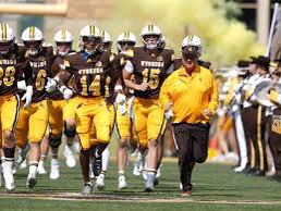 Extremely blessed to say I have received my first division 1 offer from Wyoming University #gocowboys @CoachCBohl @CoachABohl @JaySawvel @Football_Flyers @DarrenSunkett @CoachTDismukes @CoachRodFelton @Rivals_Clint @AllenTrieu