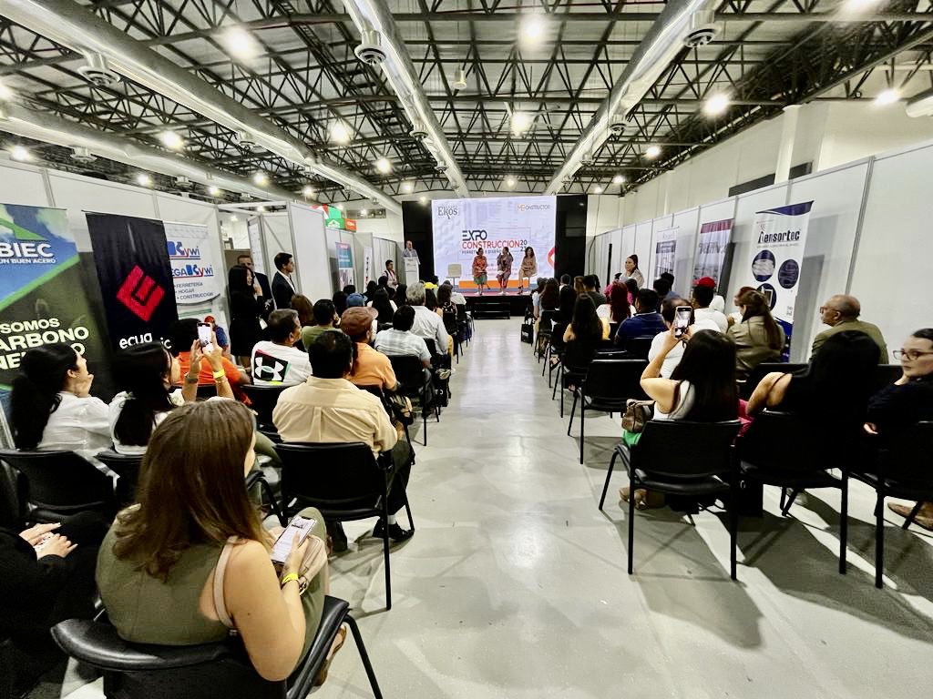DoloresPrado8's tweet photo. En representación de ⁦@HolcimEcuador⁩ firmamos nuestro incondicional apoyo a la Construcción Sostenible y participamos en el panel #Mujerenlaconstruccion organizado en la #ExpoConstruccion por ⁦@RevistaEkos⁩ , Gracias ⁦@Mmorillo1963⁩ por la magistral conducción https://t.co/cAA1yi4rmn