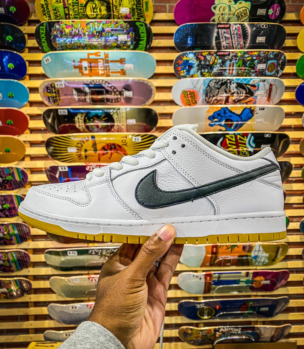 Jay__Lando's tweet photo. Wasnโt planning on getting this pair but another local skate shop strikes again ๐น๐คท๐พโโ๏ธ
#SBDunk #NikeSB #sbdunklow #localskateshop #copped #kotd #sneakerhead #comeup #shoegame https://t.co/7jkDM96b9B
