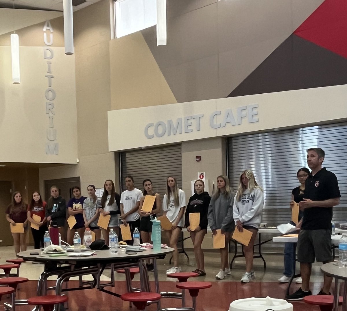 np_girlstrack's tweet photo. Last night we celebrated our team and their successes at the banquet! https://t.co/aj9GyPVvvf