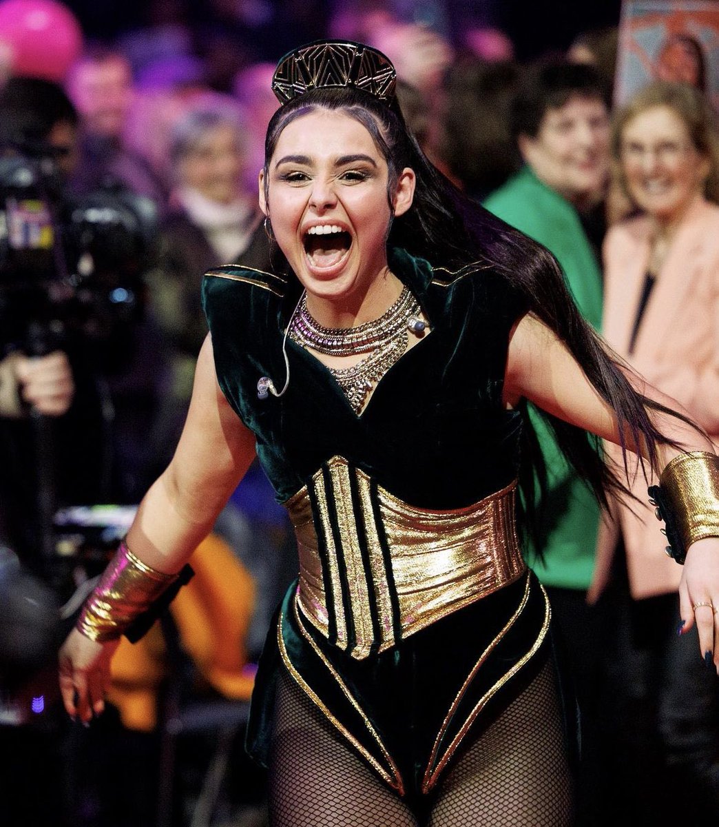 stellinavic's tweet photo. alessandra's outfit during eurovision gives me loki vibes i mean LOOK AT IT https://t.co/ls5ndYa6DS