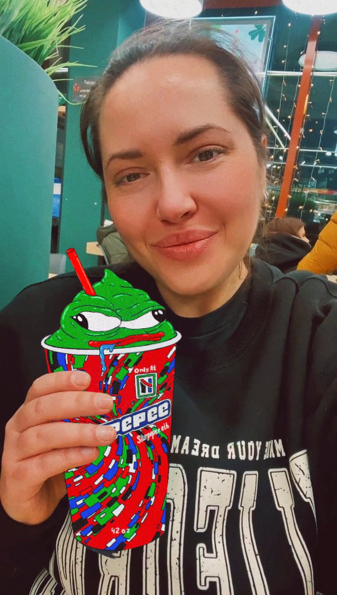 ChudoSasshha's tweet photo. art vs. the artist #FROGTHECULTURE #SLURPEPEE ๐ธโ๐จ https://t.co/eLkC4y3Yde