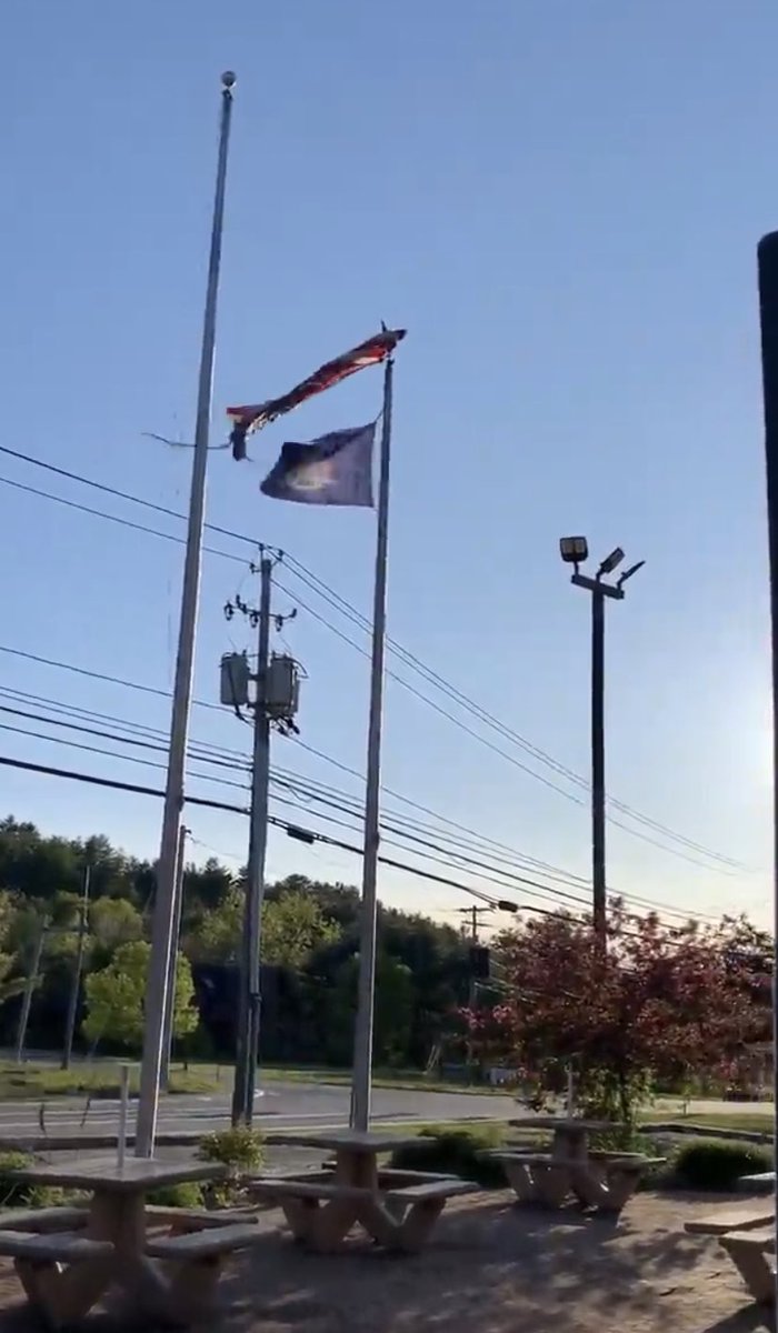 demars_courtney's tweet photo. And now the flag has ripped completely off of the rope and pole! @McDonalds is a disgrace! #fixtheflag #Americanflag #USA https://t.co/7PP4B5ZLVF