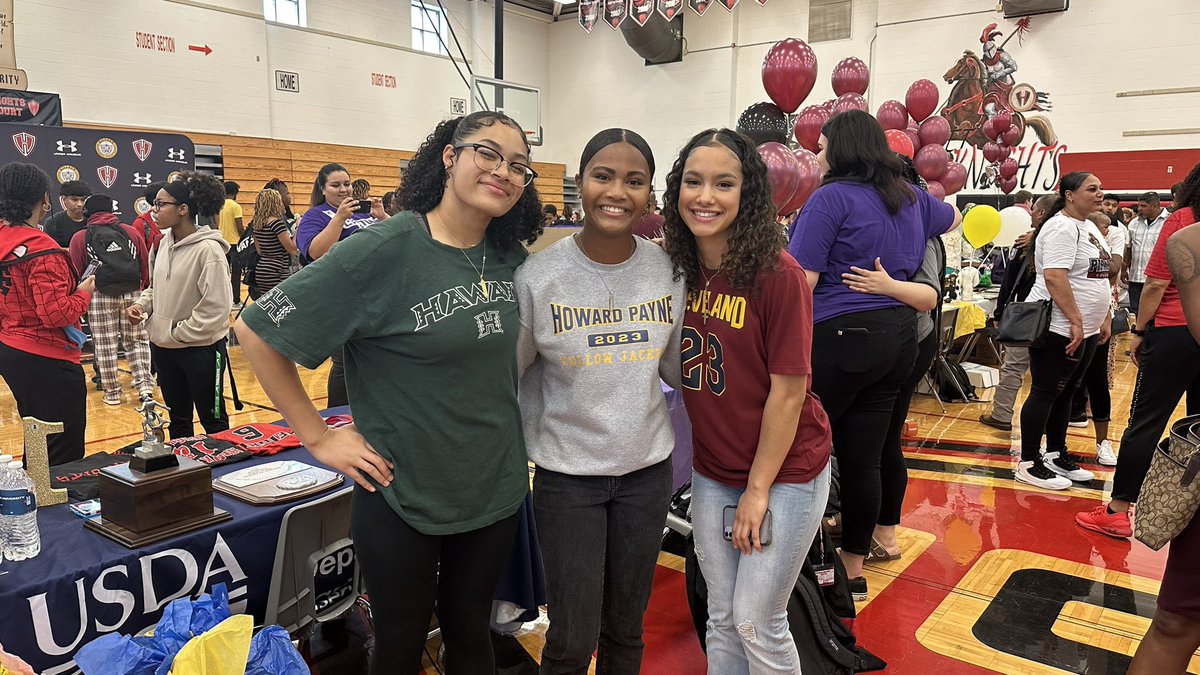 Congratulations to all 16 signees!!! A BIG shout out to our very own Eliyanna Hatcher 🏐 (Victoria College) and Tyra Oliver 🏀 (Howard Payne)!! We are so proud of each and every one of you!