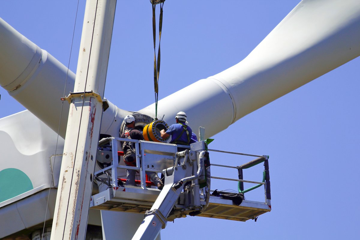 STL USA has a process for the simple implementation of wind technician training into
colleges within 6-8 weeks.

Get in touch to find out how.

bit.ly/3pHtKXU 

#cleanenergy #cleantechjobsusa #windfarms
#safetytraining #workingatheight #gwo
#inflationreductionact