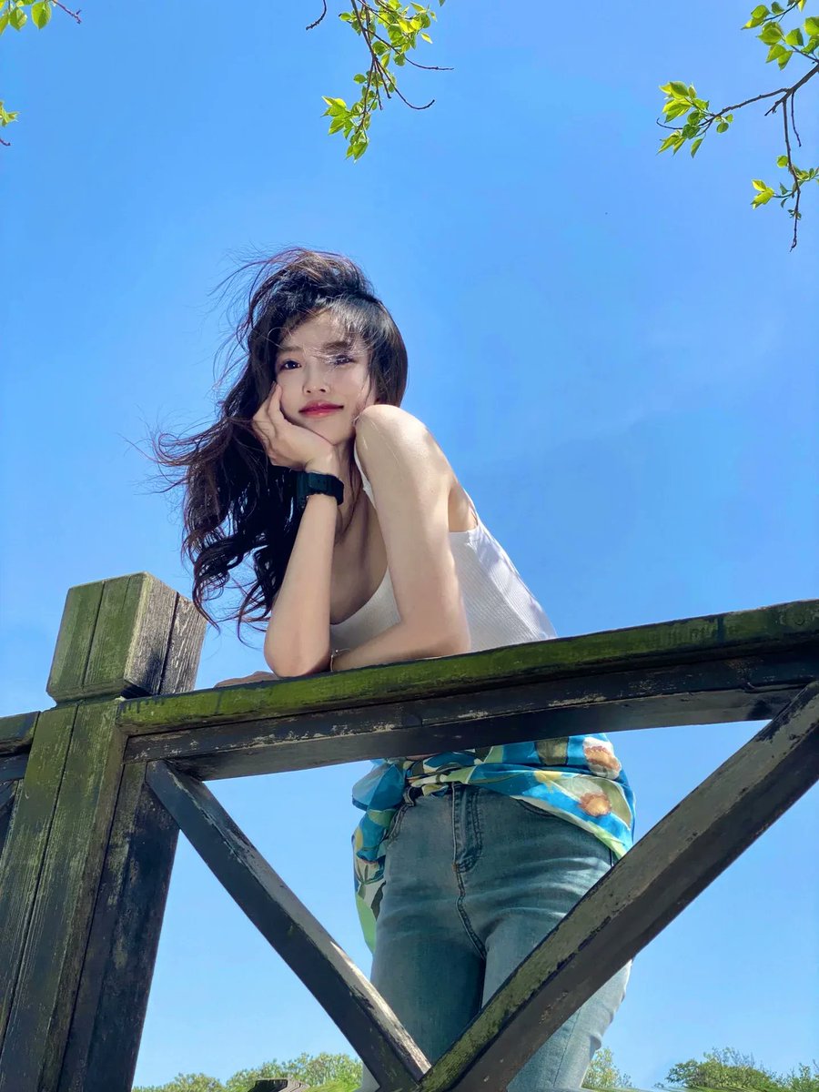 晴朗的海濱，开始享受夏天了！