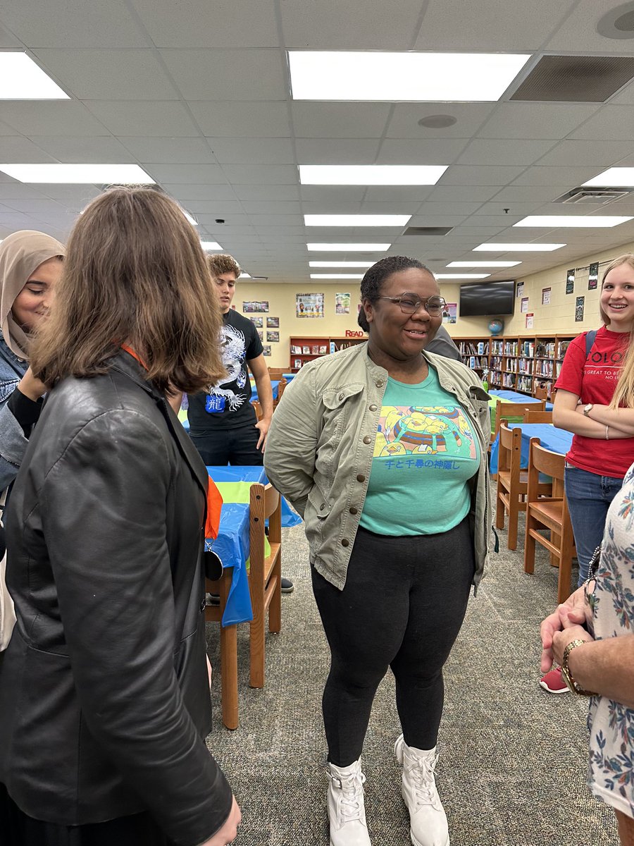 CCHS_mrsmendez's tweet photo. Thank you @WLES_OCPS for opening your doors to our seniors who were once owls & now are Bears! We appreciate the love & support and firm foundation they received while at WLES! π»β€οΈ@JMartinez_OCPS @CCBearsBBall @CCHSBears @CCHSBearsTrack @MNegron_OCPS @Mrs_Aponte_OCPS https://t.co/Ycg4UrMi4p