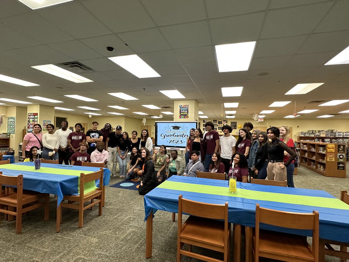 CCHS_mrsmendez's tweet photo. Thank you @WLES_OCPS for opening your doors to our seniors who were once owls & now are Bears! We appreciate the love & support and firm foundation they received while at WLES! π»β€οΈ@JMartinez_OCPS @CCBearsBBall @CCHSBears @CCHSBearsTrack @MNegron_OCPS @Mrs_Aponte_OCPS https://t.co/Ycg4UrMi4p