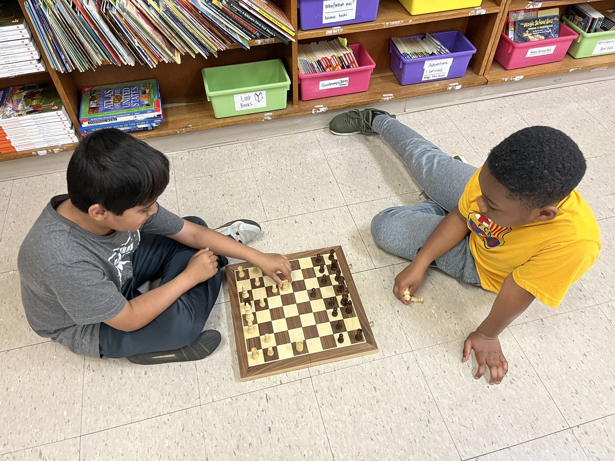 LaurieCorrNPSD's tweet photo. G is for Game day on our ABC countdown! I always love seeing which games Ss bring in from home to play! ππ²βοΈ#ABCcountdown #3rdgradefun @OakPark_NPSD https://t.co/DZmmeSkX5m