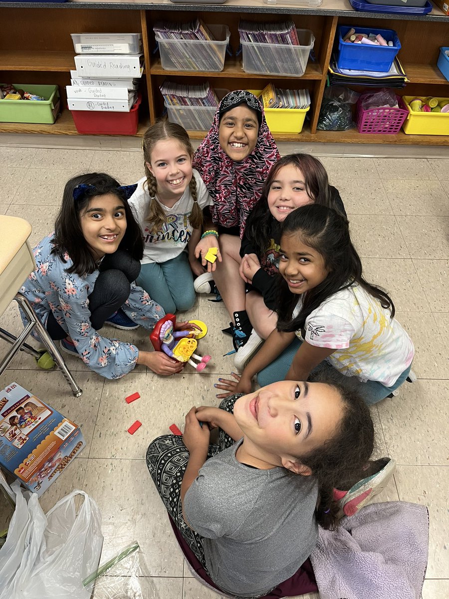 LaurieCorrNPSD's tweet photo. G is for Game day on our ABC countdown! I always love seeing which games Ss bring in from home to play! ππ²βοΈ#ABCcountdown #3rdgradefun @OakPark_NPSD https://t.co/DZmmeSkX5m