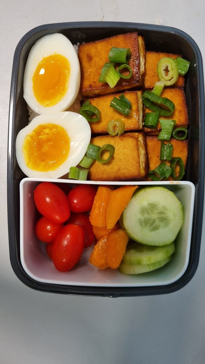 PeperiDay's tweet photo. Tofu lunch box :) #lunchbox https://t.co/F3KNOxQE3y