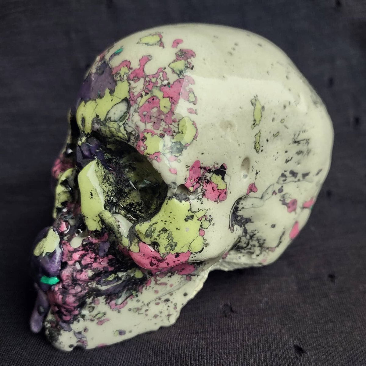krushskulls's tweet photo. Skull Post #12  all of these are 1/1's, not resin, not painted, not plastic 
Scagliola is a human made rock attempting to be marble like rock in many qualities #skulls #skull #skeleton #oddity #macabre #art #handmade #oneofakind #scagliola #unique #decordesign #Sculptor https://t.co/HWTorh8Ny4
