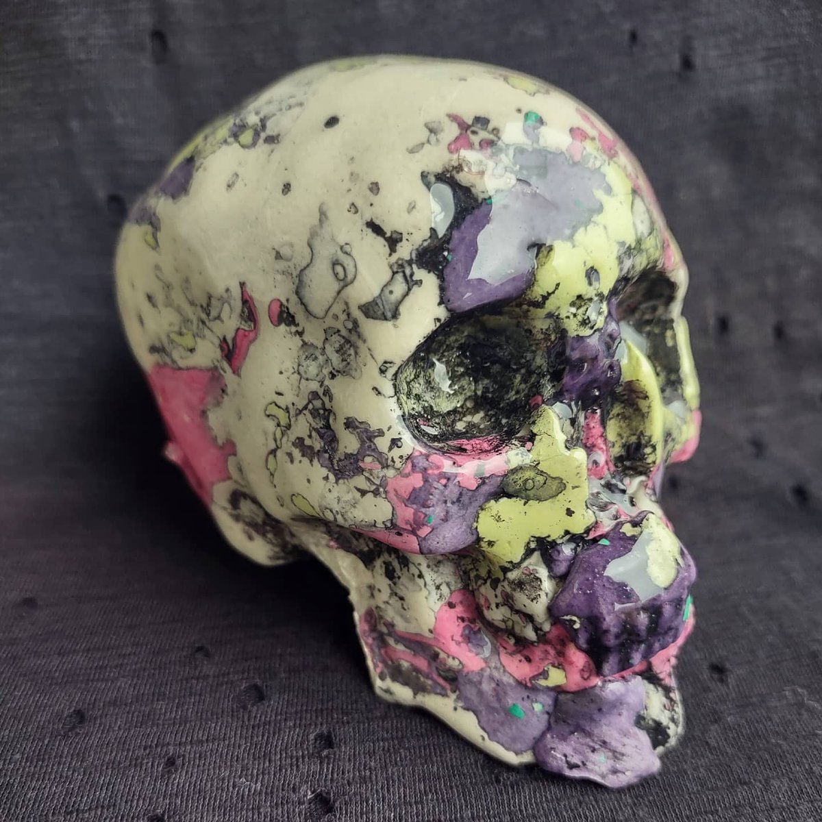 krushskulls's tweet photo. Skull Post #12  all of these are 1/1's, not resin, not painted, not plastic 
Scagliola is a human made rock attempting to be marble like rock in many qualities #skulls #skull #skeleton #oddity #macabre #art #handmade #oneofakind #scagliola #unique #decordesign #Sculptor https://t.co/HWTorh8Ny4