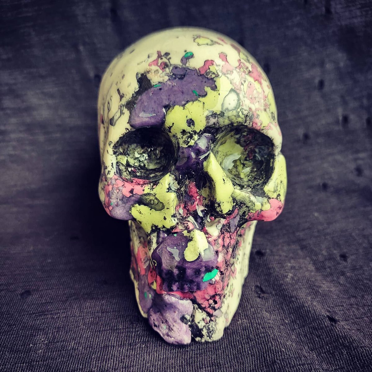 krushskulls's tweet photo. Skull Post #12  all of these are 1/1's, not resin, not painted, not plastic 
Scagliola is a human made rock attempting to be marble like rock in many qualities #skulls #skull #skeleton #oddity #macabre #art #handmade #oneofakind #scagliola #unique #decordesign #Sculptor https://t.co/HWTorh8Ny4