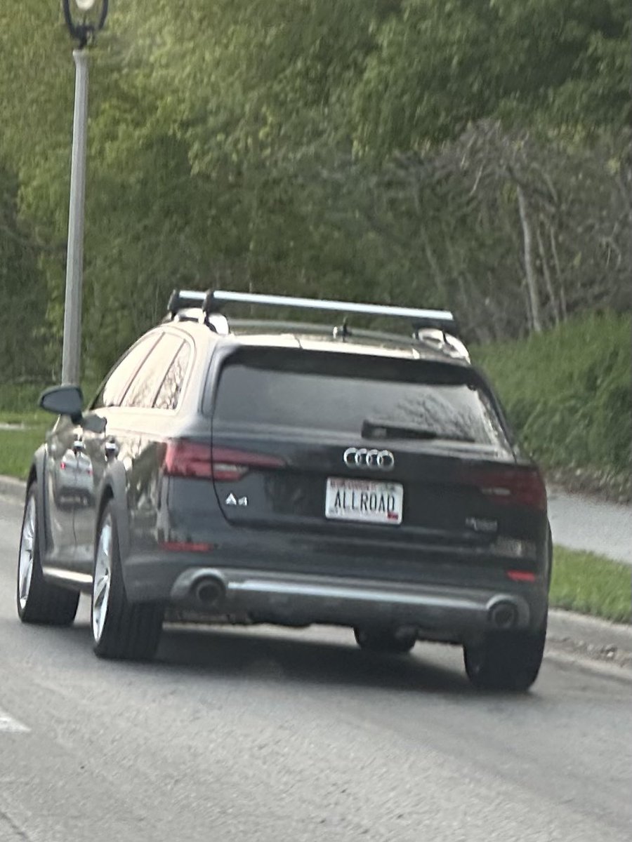project_vanity's tweet photo. Hey, what kind of #Audi is that? Oh. https://t.co/O1WsnfBzDh