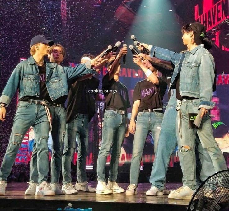 tenderquokka's tweet photo. Un hilo para demostrar por qué BangChan es el mejor líder, el ser humano más lindo y uno de los mejores artistas que pudo existir en la industria~ https://t.co/48goAVeZS1