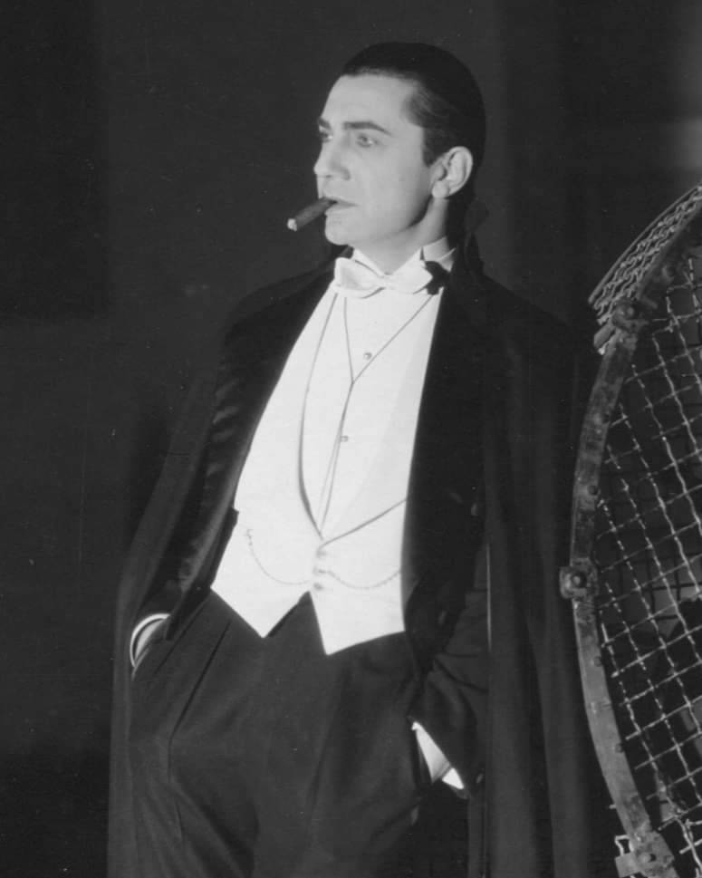 belllmonts's tweet photo. thinking about this photo of bela lugosi on the set of dracula 1931 https://t.co/0KdCYeGntm