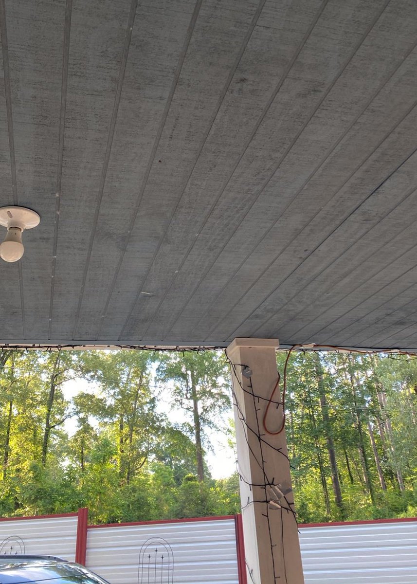 kbravh's tweet photo. @JessicaVasami Just listened to the latest ep of @30MorbidMinutes. My mom is Cajun from Louisiana, and they painted their porch ceiling blue! The tradition definitely lives on https://t.co/UZBcRugGaI