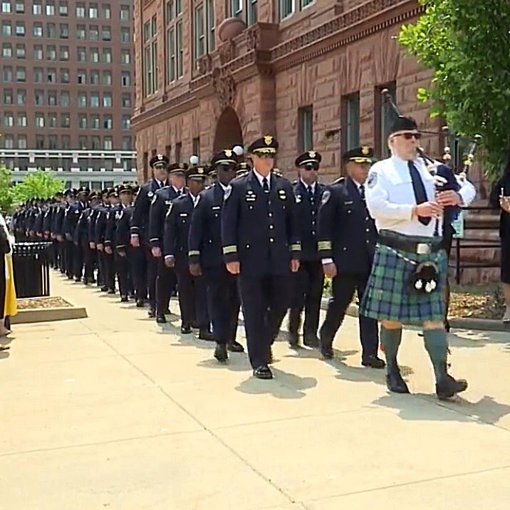 I had the honor today of leading the men and women of the Peoria Police Department up Fulton St past city hall at their Memorial Day service.  #bagpiper #bagpipes #peoriapolice #backtheblue #bluelivesmatter #police #memorialday #peoriail #peoriaillinois #peoria #illinois 🇺🇸💙👮🏼‍♀️👮🏽