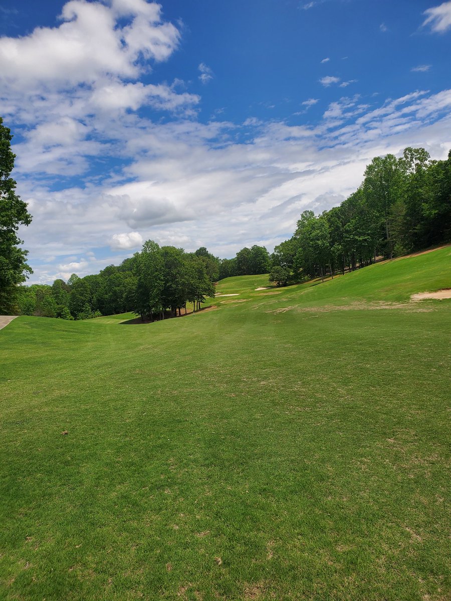 pattyice67's tweet photo. Was a great day. Walk-mowed greens this morning and got the back nine faiways and range tees cut as well. Hope y'alls days was #productiveday #beautifulday #bluesky #morningmotivation #GolfLife #turfnerd https://t.co/b6hnRNUluH