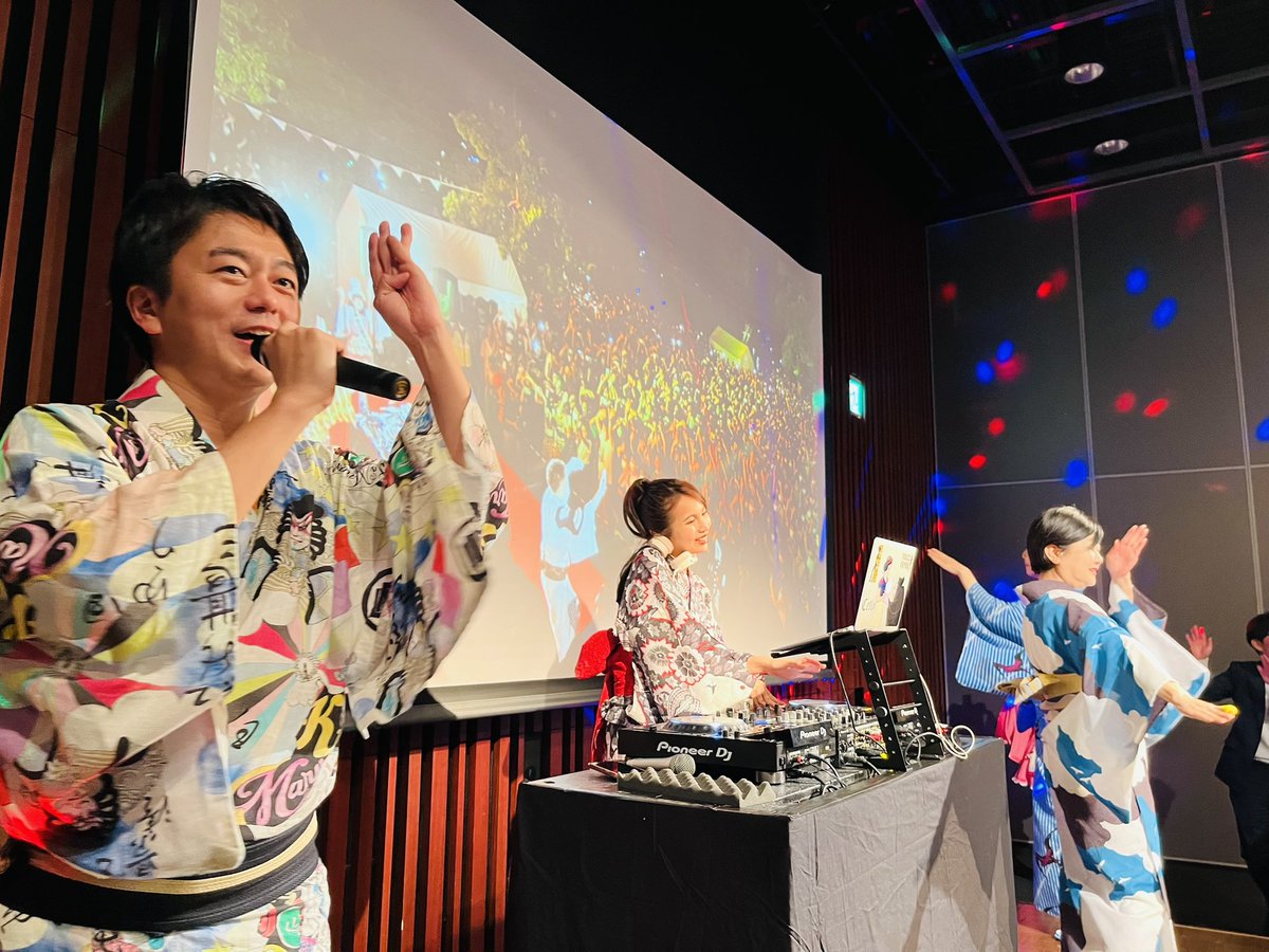 sugiyama0328's tweet photo. 昨夜は久々のMC業w #中野セントラルパーク のオフィスワーカーのための交流会 #ワーカーズフェス 、4年ぶりの開催で盛り上がりましたね！ #盆ジョヴィ の #DJcelly さんと家元 #鳳蝶美成 をゲストに盆ディスコが炸裂。7月17日の東京音頭でギネス挑戦もPR。下記からお申込を❣️
https://t.co/JbTxaxHwkL https://t.co/j6gwRfkM5t