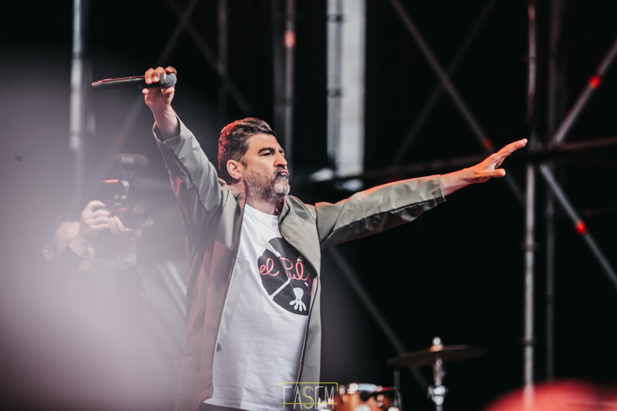 loserlikeme's tweet image. Fío de fotiños sacadas onte en 'Los40 pop Santiago de Compostela'. 
@Los40 
@TonyAguilarOfi 
#MarcSeguí
@zzoilo 
@miriamrmusic_ 
@AngyFdz 
@DePolMusic 
@hilarioedv 
@nerearoficial 
@somosmeler 
#mondra