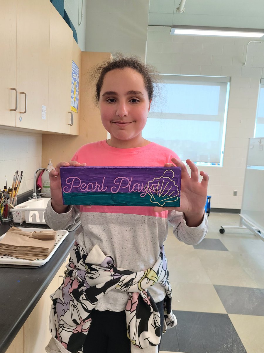 AFergusonsclass's tweet photo. We had lots of smiling faces today in Art Club as we finished some of our big projects! Thanks to our amazing @DesmondHDSB staff who supported our journey along the way! @BegumHDSB @Ms_SCrawford @ShefaliMukhia  And to the Cricut Master @belfordl!!! https://t.co/FeJMLd0B1j