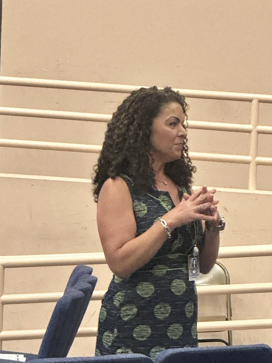 Welcome to Eastlake
High’s new principal  <a href="/DianneHuslin/">Dianne Huslin</a>! #alwaysatitan