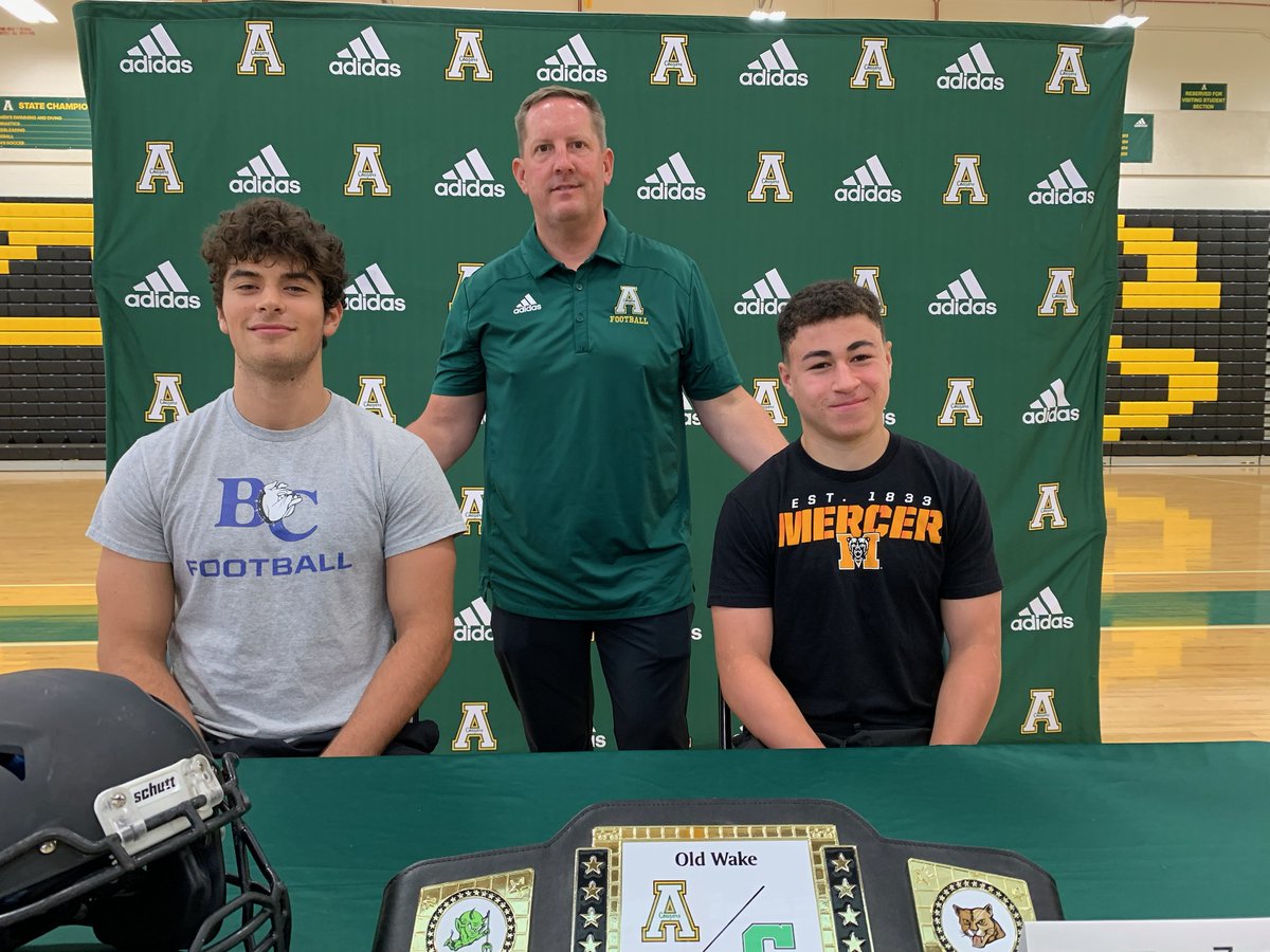 Big day for @Apexfb, 2 more signed and tons of preseason hype already!!! <a href="/barton_fb/">BartonCollegeFB</a> <a href="/MercerFootball/">Mercer Football</a> <a href="/myrdc/">myRDC</a> <a href="/jaysonny91/">Jay Sonnhalter</a> <a href="/apexhsathletics/">Apex Athletics</a> <a href="/ApexHighSchool/">Apex High School</a>