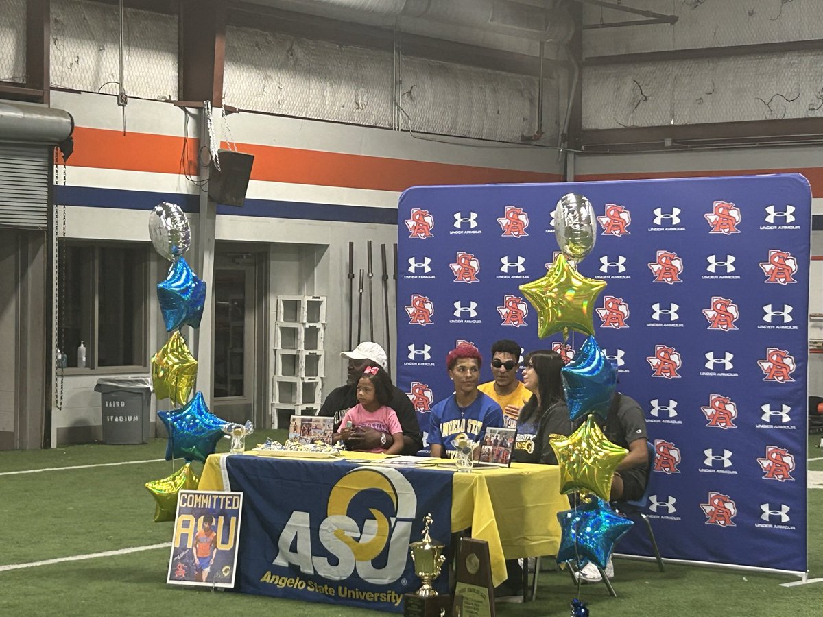 Congratulations <a href="/JacobEnglish17/">Jacob English</a> signing to run track <a href="/AngeloState/">Angelo State</a> A 3 sport athlete <a href="/AngryOrangeFB/">San Angelo Central Bobcat Football</a> <a href="/sacentralhoops/">SA Central Boys Basketball</a> <a href="/SA_TrackCats/">SA Central Track</a>