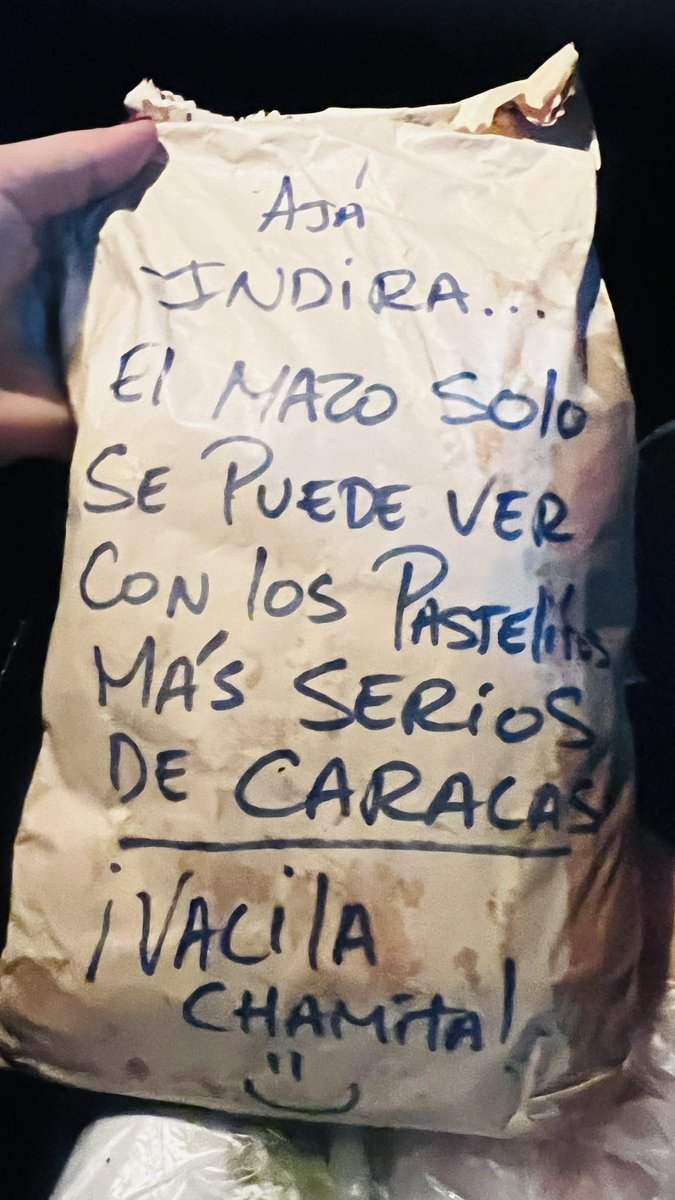 INDIURBANEJA's tweet photo. Ajá!!! gracias @TuAltoPastel son una divinidad.

 #Gente se los recomiendo♥️

@ConElMazoDando 👇 😂 https://t.co/Fdhqk0KxWA
