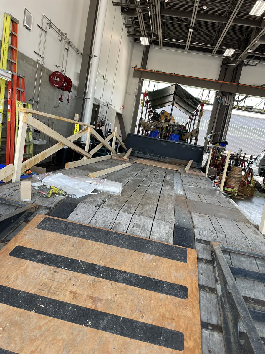 We are working hard to get the float ready for this year’s #CloverdaleRodeo! 

#Cupe402 members/families, let us know if you want to be on the float in the parade. We are meeting Saturday morning at 9:30 on 56A Ave behind the Surrey Museum. Would be great to have y’all come out!