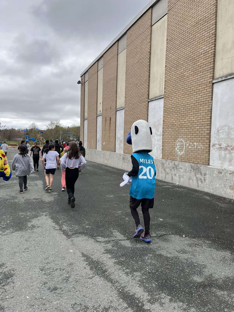 So much fun at <a href="/KidsRunClub_DNS/">Kids Run Club</a> today at <a href="/IanForsythElem/">Ian Forsyth Elementary</a> thanks to Coach Leah and Miles <a href="/BNMarathon/">Medavie Blue Nose Marathon</a>