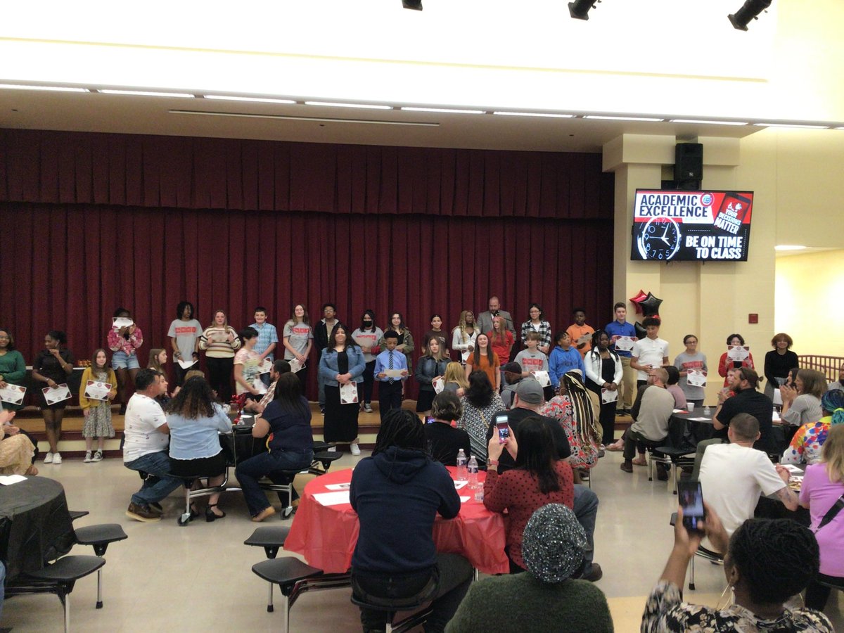 EarlyCollege_AP's tweet photo. What a wonderful night at the ECMS Honors Banquet celebrating the academic achievements of our 7th and 8th graders! #BulldogPride https://t.co/ckxpupmt1Y
