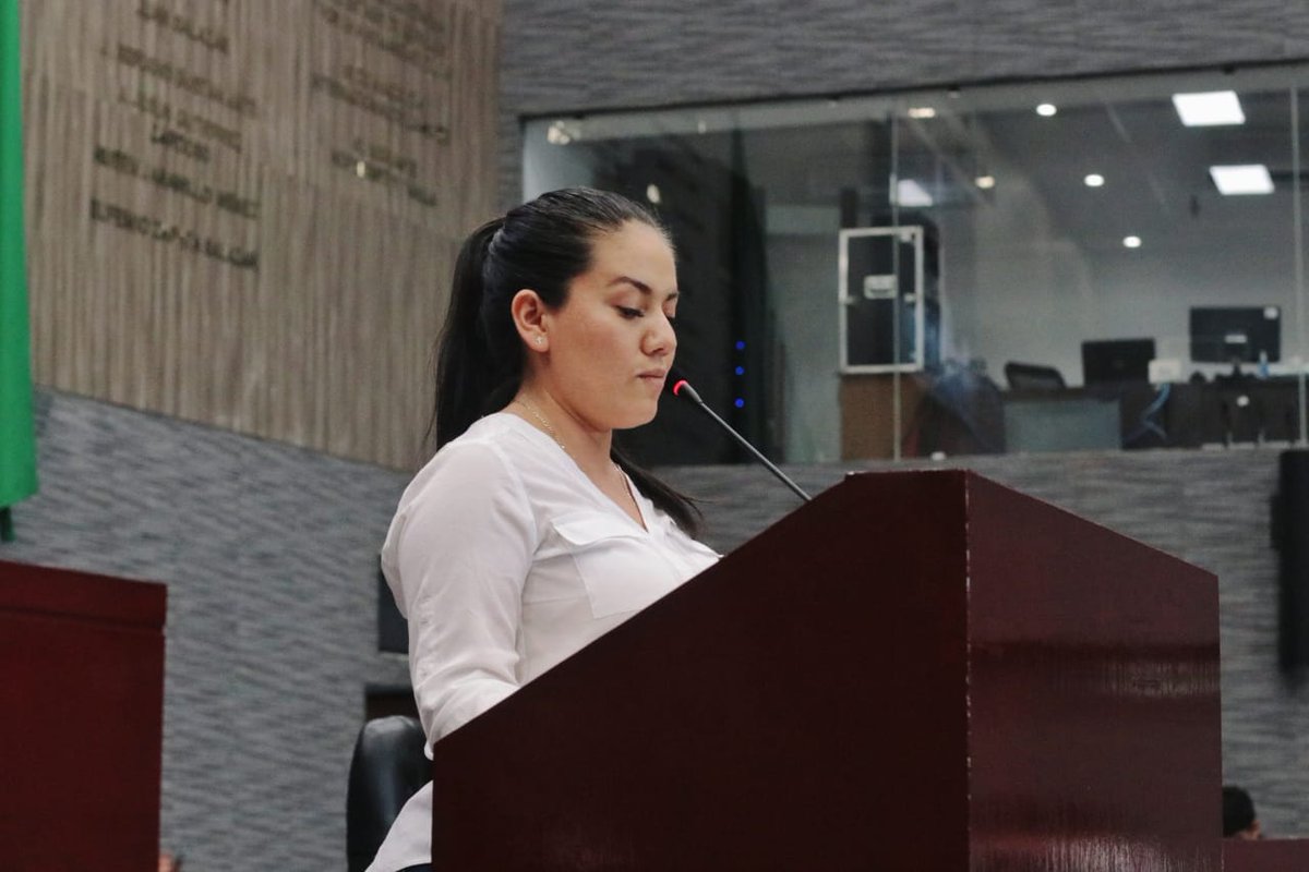 senalinforma's tweet photo. La diputada Veronica Anrubio Kempis de @MorelosCongreso presentó iniciativa de ley para que las y los alumnos puedan elegir libremente utilizar el uniforme escolar de su preferencia (falda o pantalón), sin que ello implique que se les condicione la prestación de la  educación. https://t.co/J9rwAg7IMQ