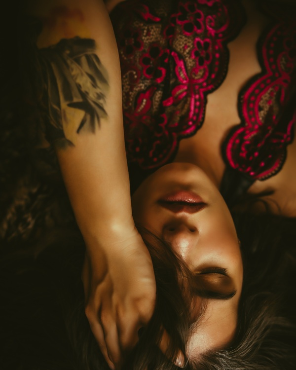 BoudoirByOlin's tweet photo. The goal of a boudoir session is to feel beautiful and sexy. If you're comfortable, share your boudoir experience in the comment section for those who are on the fence about it 🖤
.
.
.
.
#boudoir #travelboudoir #sacramentoboudoir #boudoirphotographer https://t.co/MAKAmOzRhK