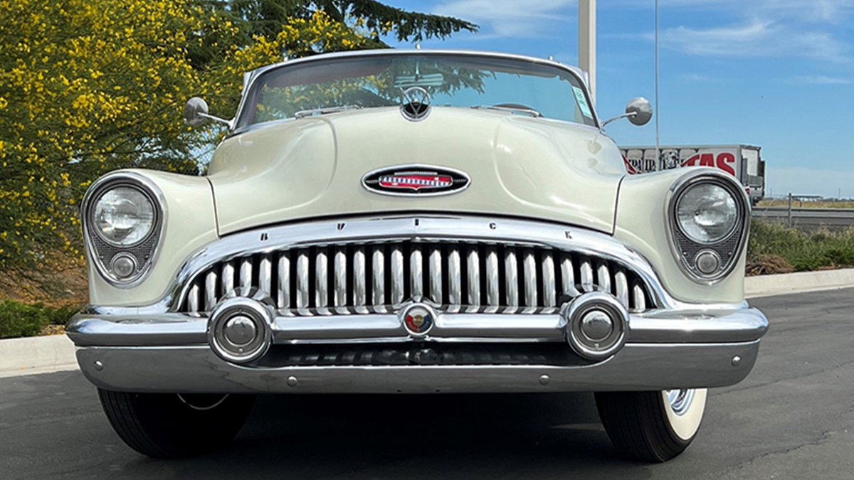 Barrett_Jackson's tweet photo. The 1953 @Buick #Roadmaster #Skylark is a #limitedproduction variant of the #BuickRoadmaster.
Crossing the block with No Reserve at the 2023 #LasVegas Auction, June 22-24 in the West Hall at the Las Vegas Convention Center.
Learn more: https://t.co/F3VOp7a2BE https://t.co/iZaGMB3oGg