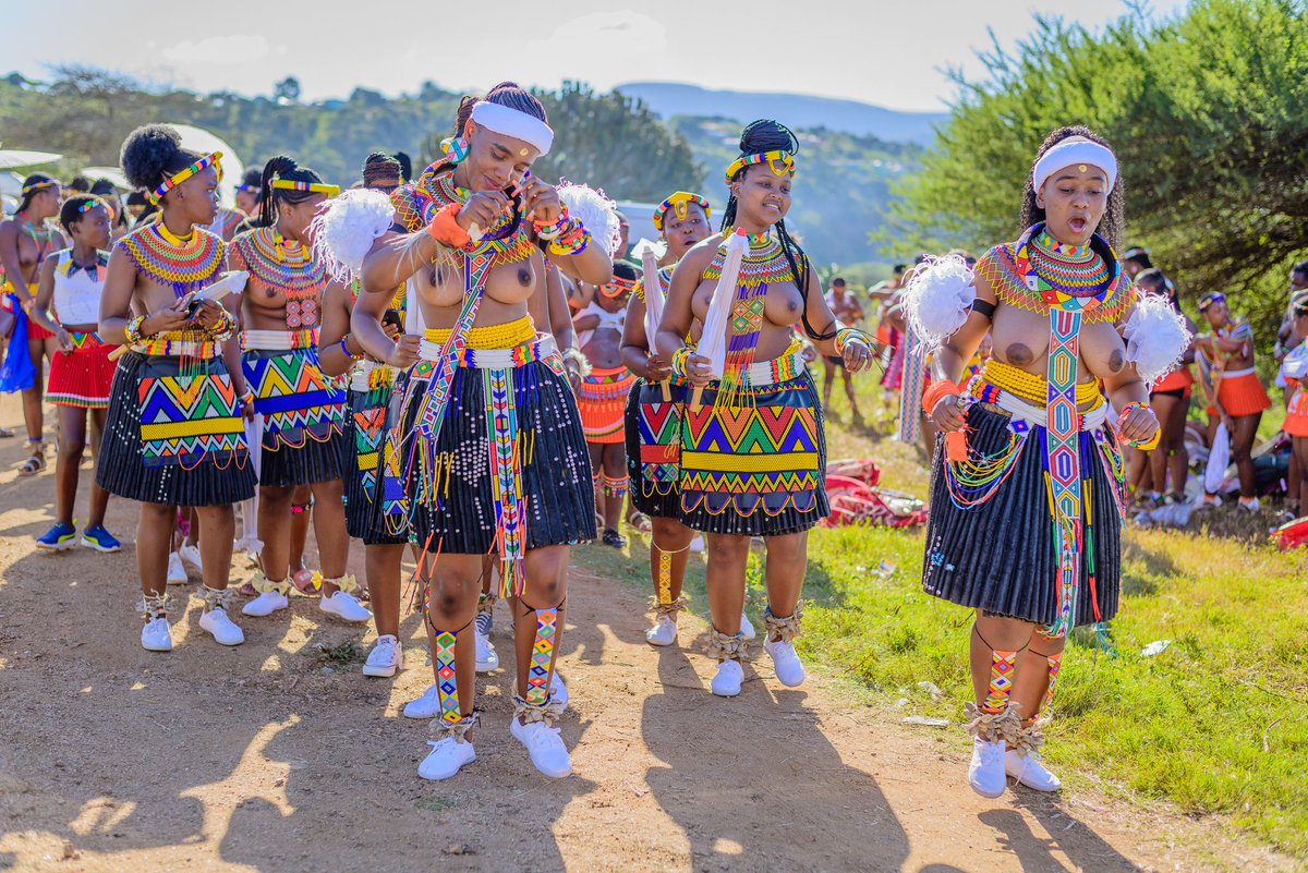 zoomafricas's tweet photo. Beautiful Zulu women from South Africa during Reed Dance ceremony. Their culture is their pride. The African culture is an intangible identity that dictate your origins, values &amp; beliefs as a people. https://t.co/xGINf2JHGz