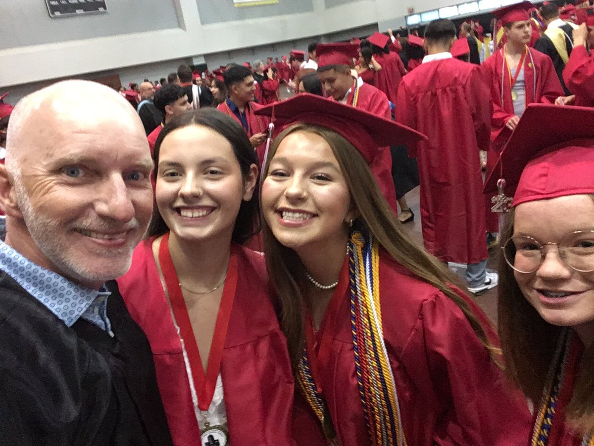 WCSGirlsGolf's tweet photo. Graduation Day! Going to miss this group! #gwalgolf https://t.co/xyjb378Oy2