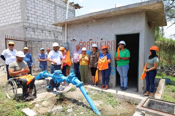 senalinforma's tweet photo. Continúa #Zacatepec mejorando el servicio de agua potable, en lo que va del año el alcalde José Luis Maya Torres y cabildo  han adquirido 5 bombas y se ha rehabilitado uno más.
https://t.co/vxNypSYdLt https://t.co/JXO3uetUKC